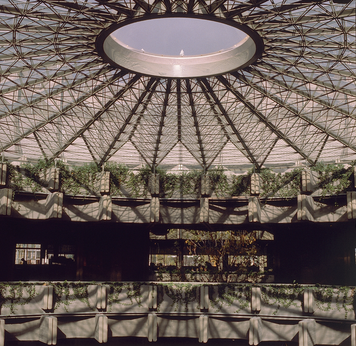 Centro de restauraciones, ‘la Corona de Espinas’ Ciudad Universitaria, Madrid Proyecto de F. Higueras en colaboración con Antonio Miró y J. A. Fernández Ordóñez 1965-1985